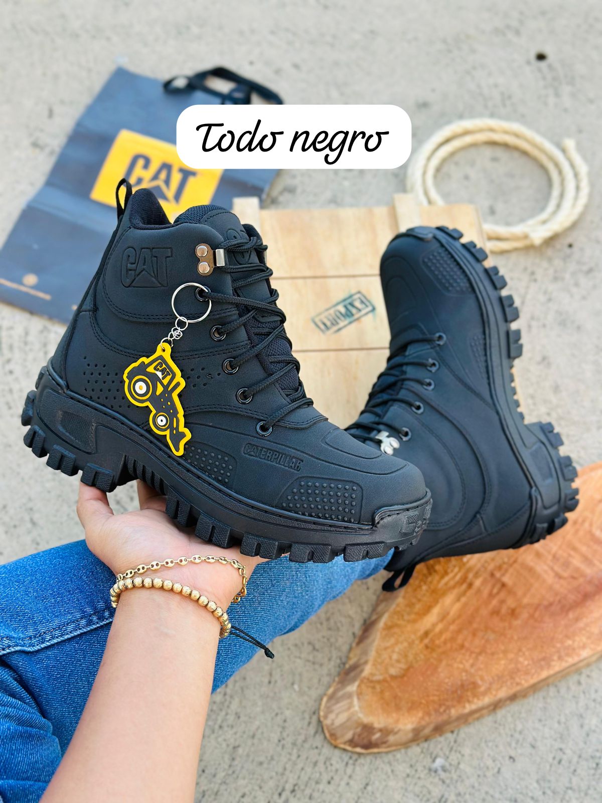Botas Cat suela alta calidad extrema